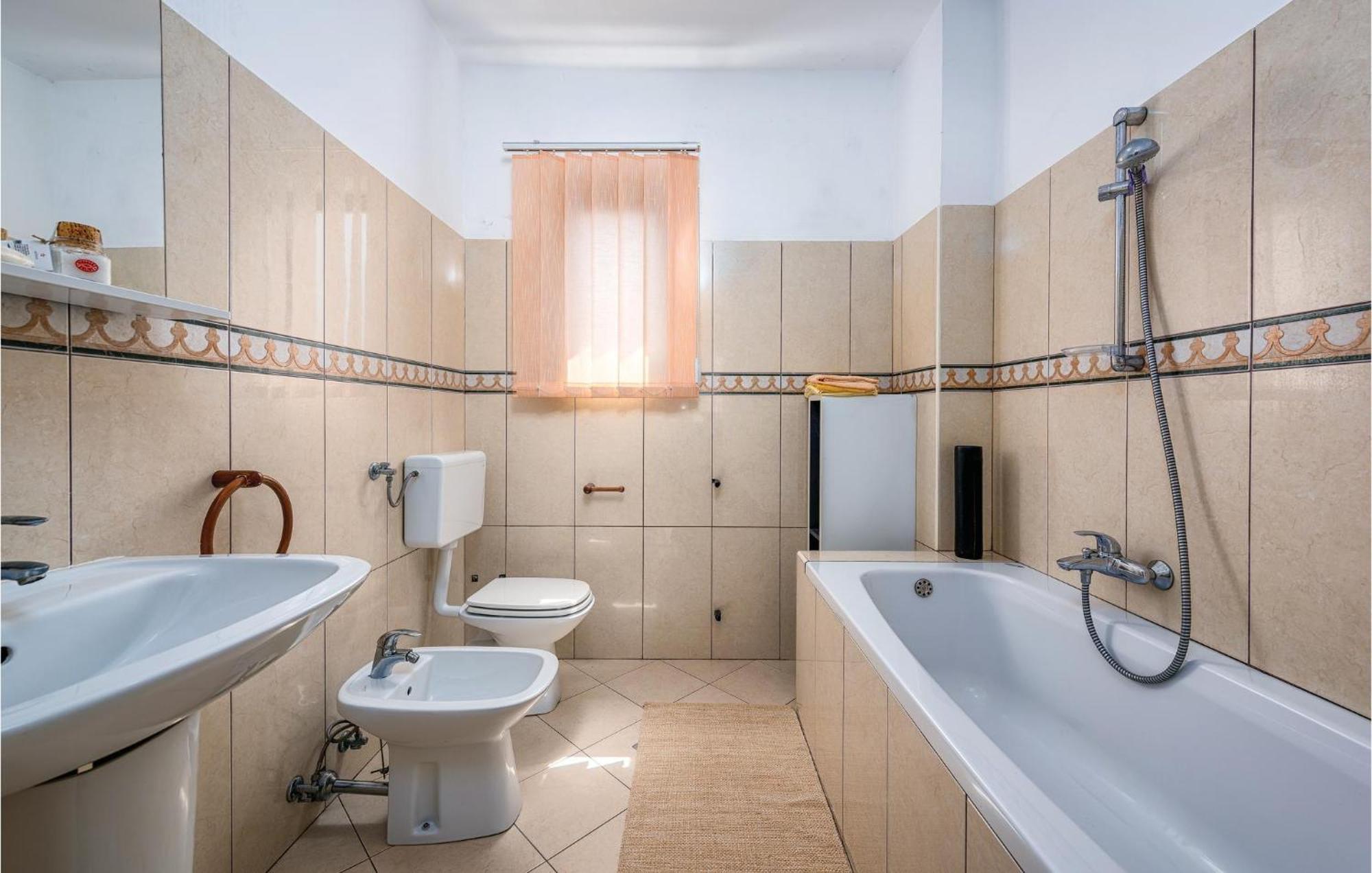 Stunning Apartment In Rovinj With Kitchen المظهر الخارجي الصورة