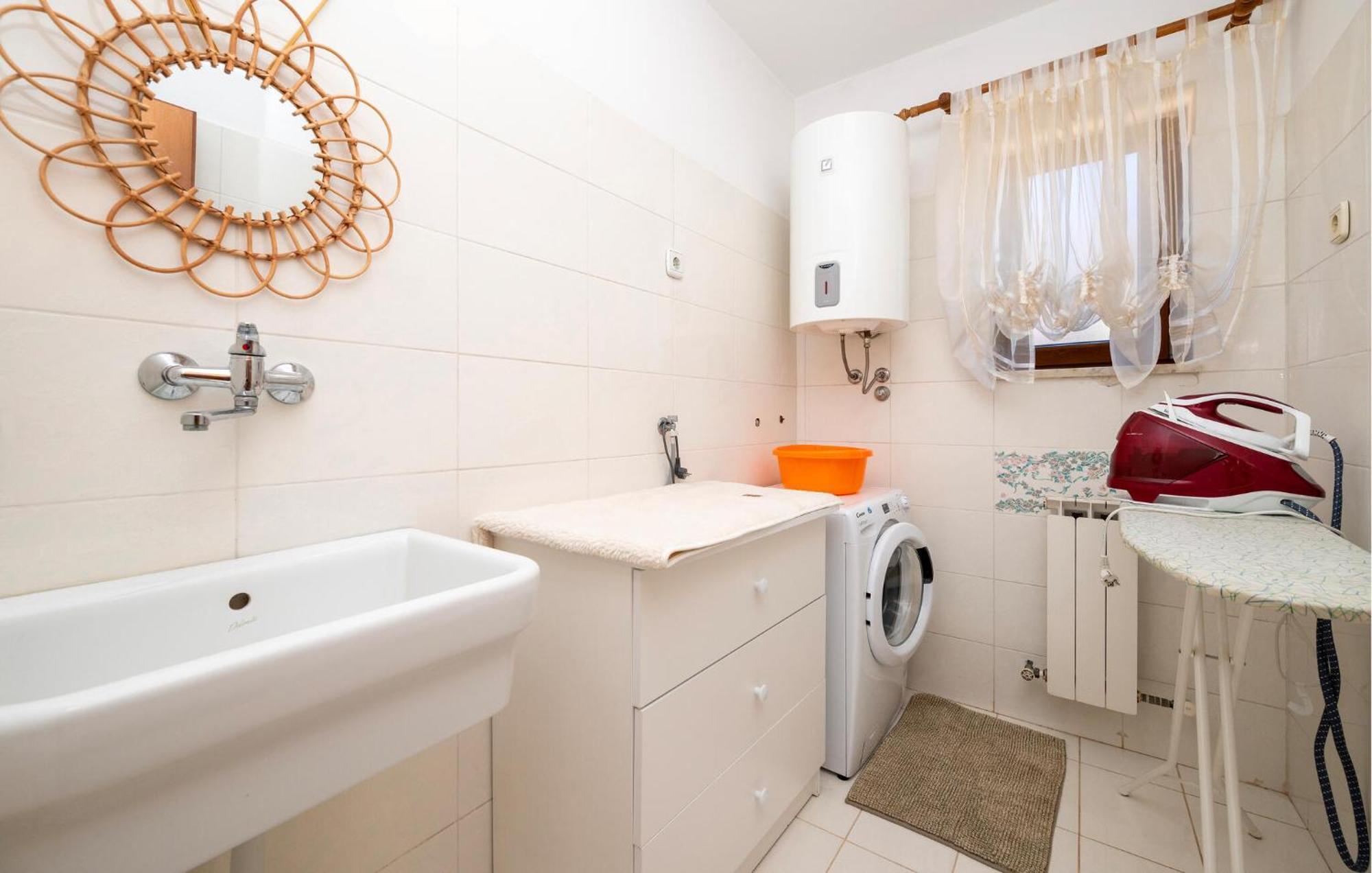 Stunning Apartment In Rovinj With Kitchen المظهر الخارجي الصورة