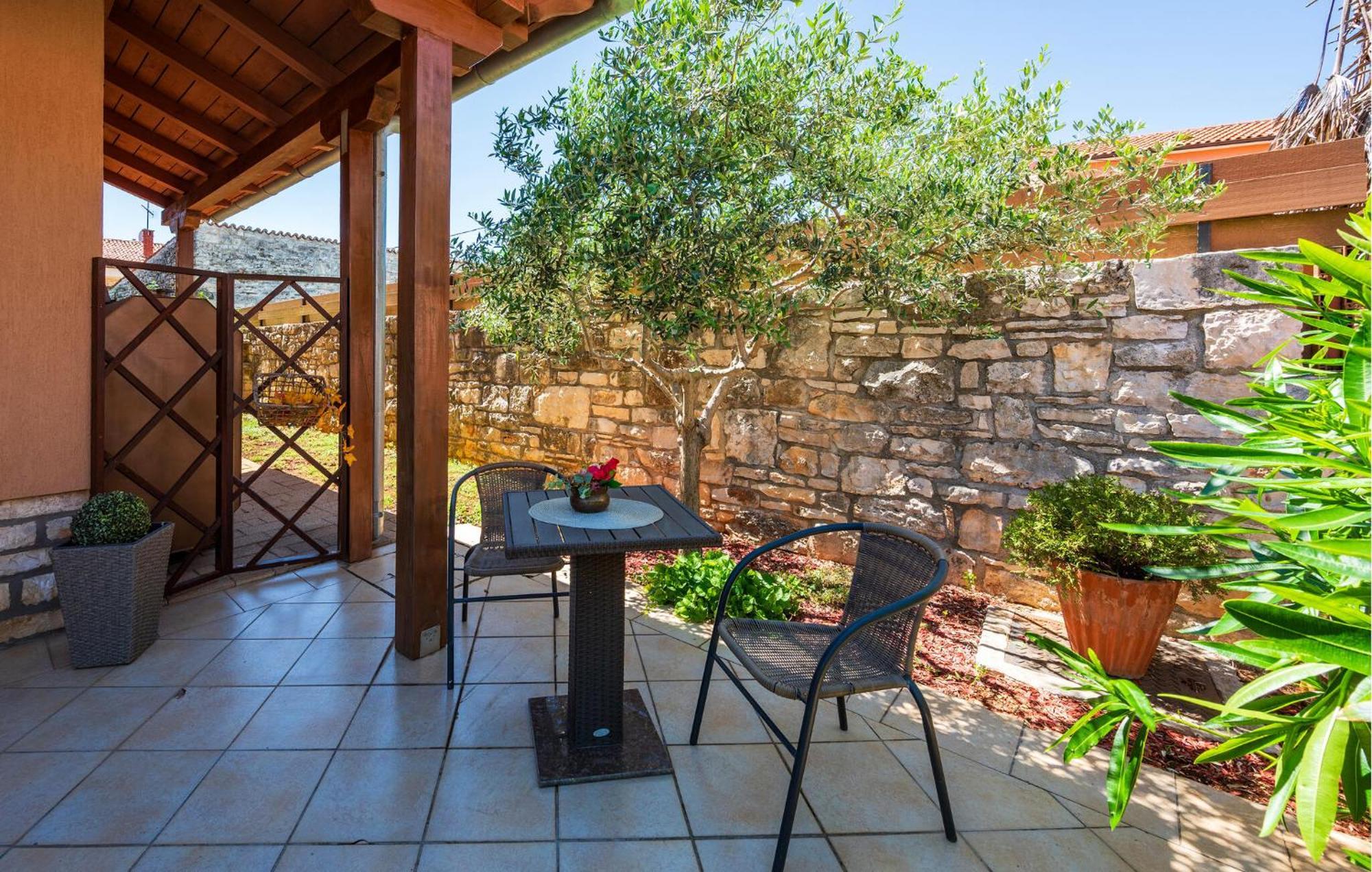 Stunning Apartment In Rovinj With Kitchen المظهر الخارجي الصورة