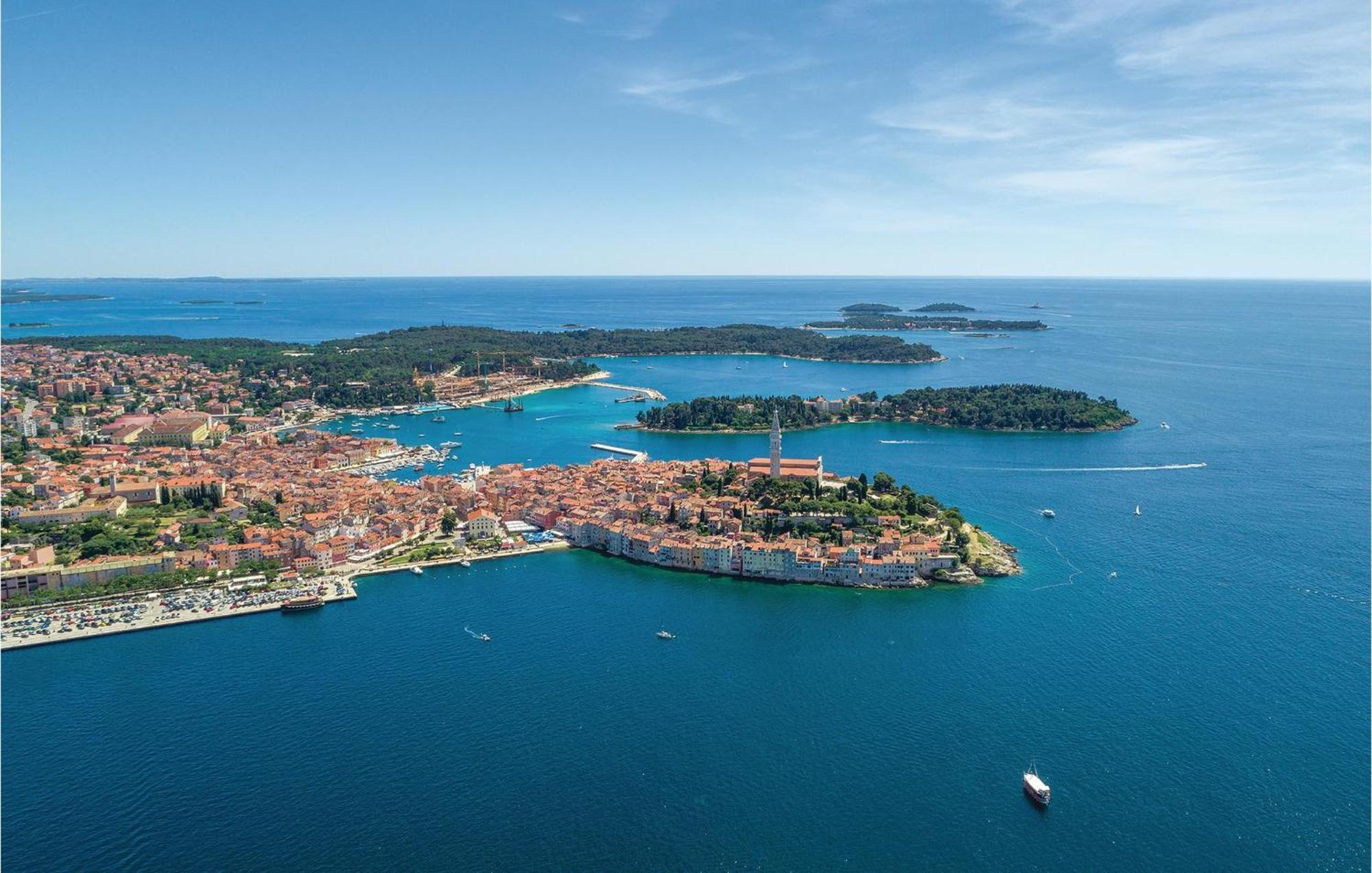 Stunning Apartment In Rovinj With Kitchen المظهر الخارجي الصورة