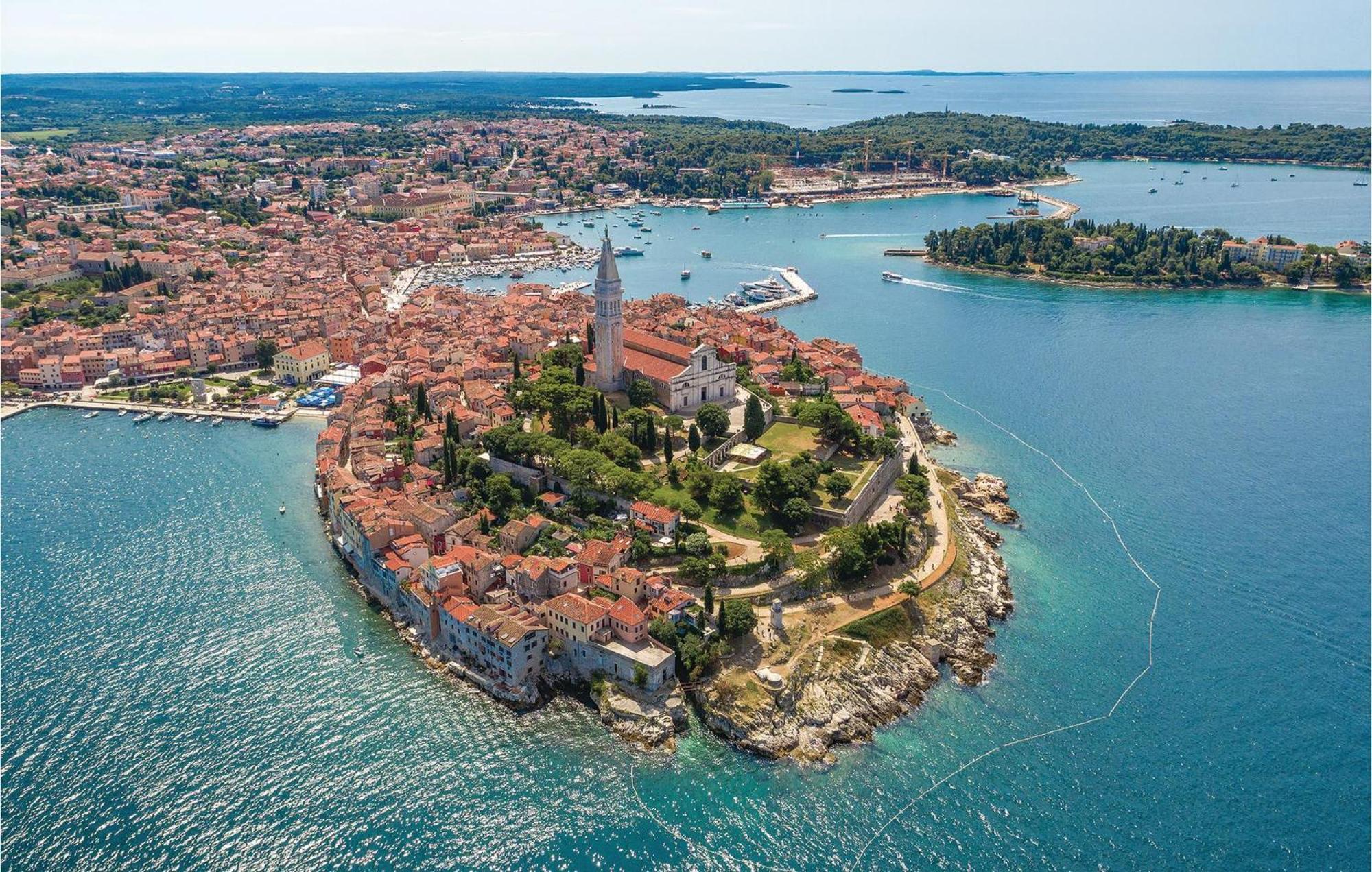 Stunning Apartment In Rovinj With Kitchen المظهر الخارجي الصورة